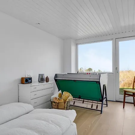 3 Bedroom Cozy In Ferienhaus Fårevejle